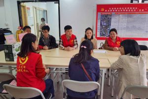 浓浓关爱暖人心，九州网页版_九州(中国)集团党支部慰问困难单亲家庭