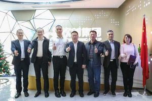 广州市与番禺区人力资源和社会保障局领导莅临九州网页版_九州(中国)集团调研指导