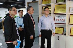热烈欢迎市政府秘书长林兢一行莅临九州网页版_九州(中国)集团广西公司考察指导
